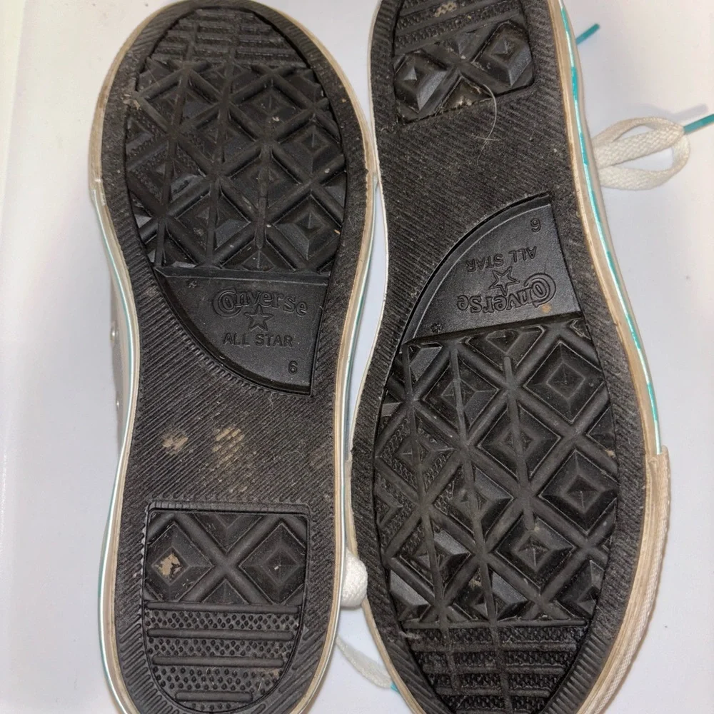 🌹 CONVERSE shoes size 8 - Picture 4 of 6